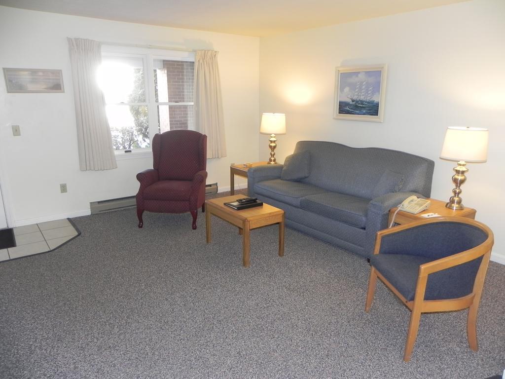Elmwood Resort Hotel Wells Exterior photo